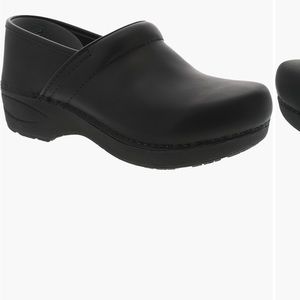 Black waterproof leather Dansko XP 2.0 Women’s clogs size 6.5-7 US (37 EU)